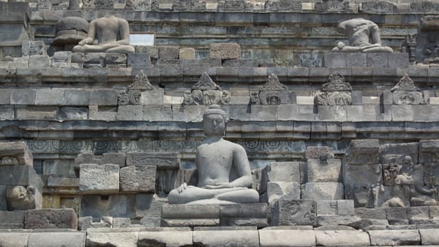 S01:E07 - Borobudur and Prambanan