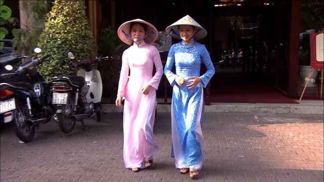 S02:E01 - Saigon