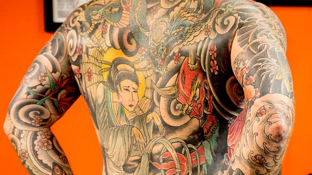 S01:E02 - Orange Tattoo Company