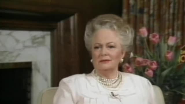 S01:E07 - Hollywood Rivals: Olivia De Havilland vs Joan Fontaine