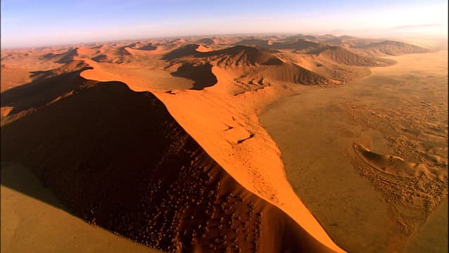 S03:E02 - Namibia - Fauna and Sands