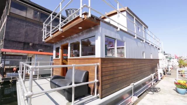 S01:E05 - A Tiny House Boat in Seattle