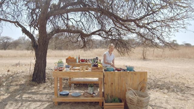 S01:E03 - Bush Walk and Breakfast - Antelope Park, Zimbabwe