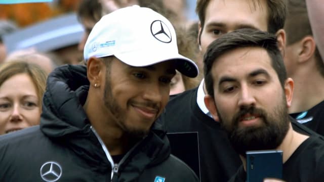 S01:E13 - Lewis Hamilton