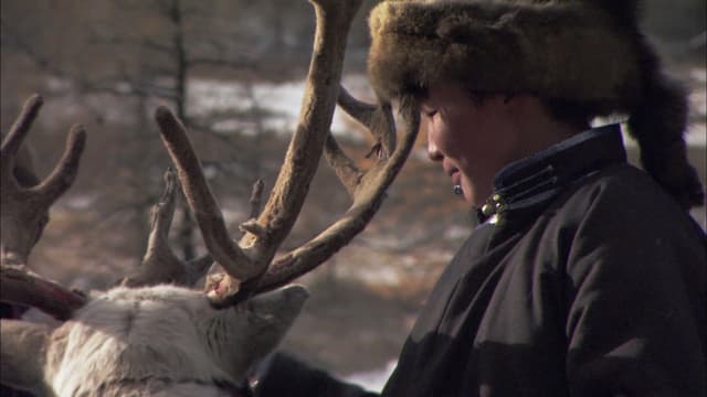 S01:E07 - Tracking the White Reindeer