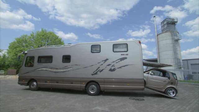 Watch Extreme RVs S02:E05 - Marathon Coach's Custom - Free TV Shows | Tubi