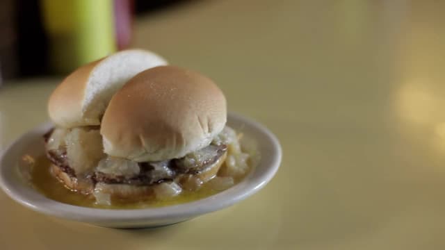 S01:E02 - Wisconsin's Burger Belt