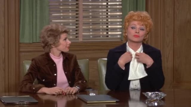 Watch Here's Lucy S06:E09 - Lucy and Joan Rivers Do Jury Duty - Free TV ...