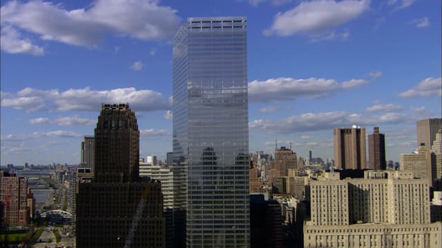 S01:E03 - 7 World Trade Center, New York