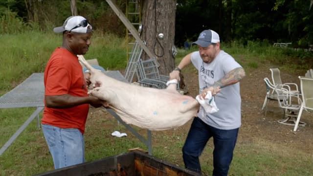 S02:E07 - Low Country BBQ