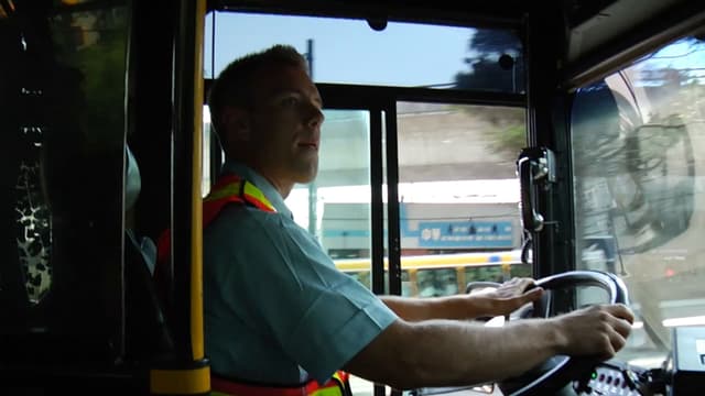 S01:E01 - Bus Driver