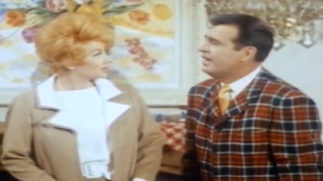 S05:E21 - Lucy and Tennessee Ernie Ford