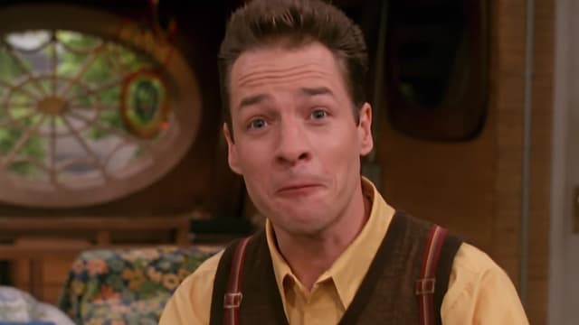 Watch 3rd Rock From the Sun S05:E09 - The Loud Solomon Famil Free TV | Tubi