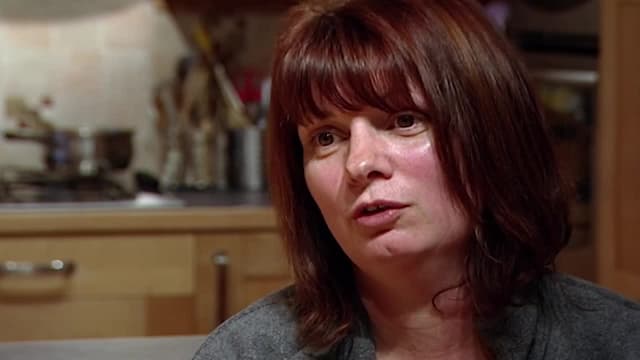 Watch Wife Swap UK S10E02 - Suzanne Newman and Wiol