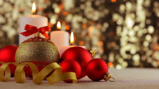 S02:E13 - Christmas Candles & Holiday Music