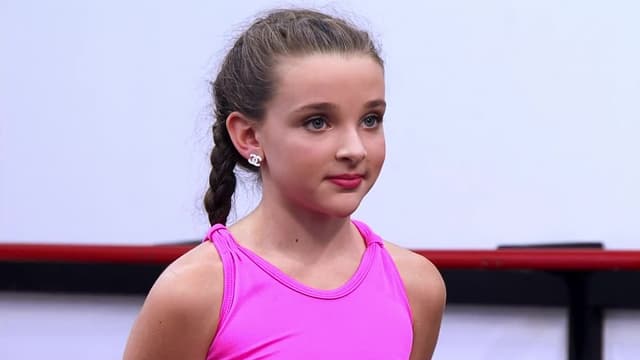 Watch Dance Moms S02:E26 - New Girl in Town - Free TV Shows | Tubi