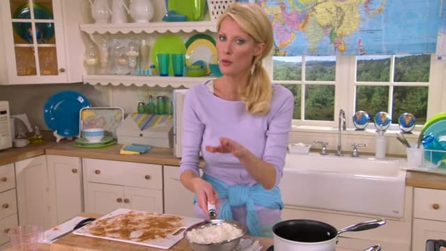 Watch Semi-Homemade Cooking With Sandra Lee S10:E12 - Free TV Shows | Tubi