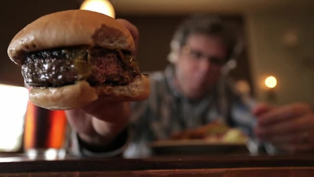S01:E11 - Carolina-Style Burgers