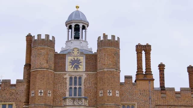 S01:E03 - Hampton Court Palace