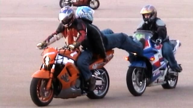 S01:E01 - Streetbike Animosity