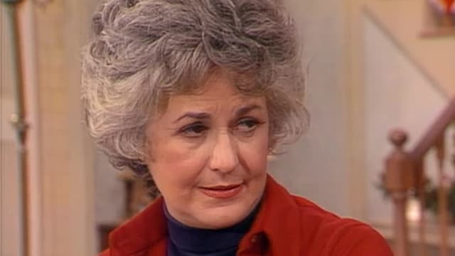 Watch Maude S04:E414 - The Christmas Party Free TV | Tubi