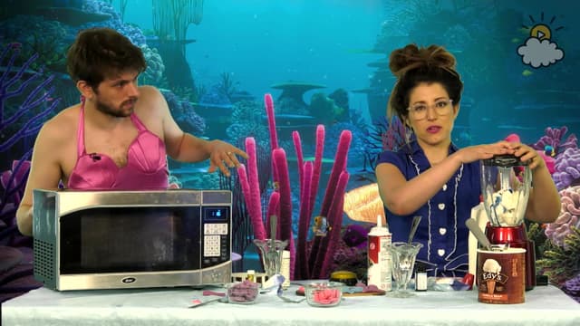 S01:E38 - DIY Mermaid Milkshakes and Crayon Lipstick