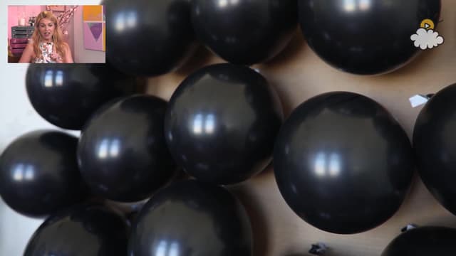 S01:E103 - Balloon-Filled Gender Reveal