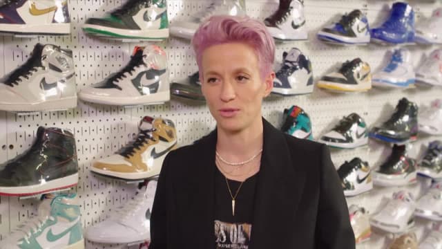 S02:E20 - Megan Rapinoe, Marques Brownlee and Cara Delevingne Go Sneaker Shopping With Complex