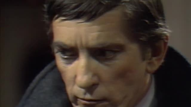 Watch Dark Shadows S13:E17 - Episode 712 - Free TV Shows | Tubi