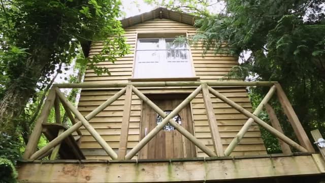 S01:E03 - A Tiny Starter Home in Devon