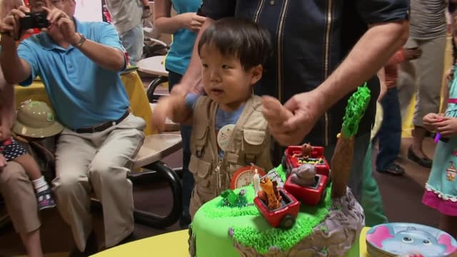 S08:E09 - Will's Birthday Party