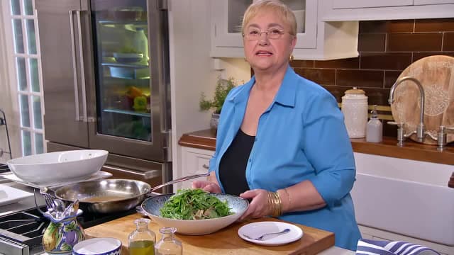 Watch Lidia's Kitchen S07:E718 - Feeding the Family Free TV | Tubi