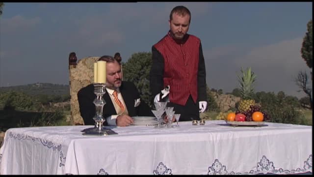 S01:E12 - Tablecloth, Spoon, Knife and Fork