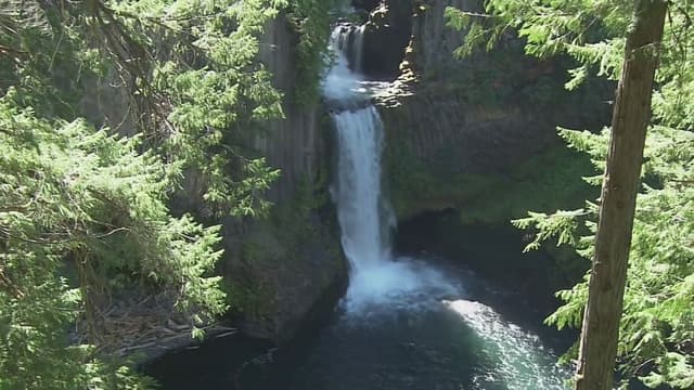 S01:E04 - World's Most Beautiful Waterfalls