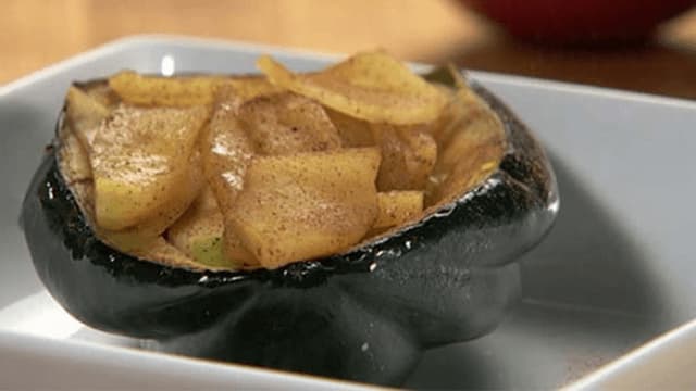 S01:E10 - Acorn Squash stuffed with Spicy Apple