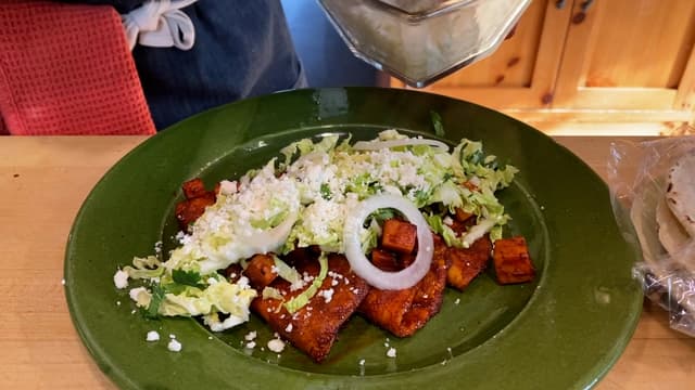 S01:E06 - Enchiladas a La Plaza