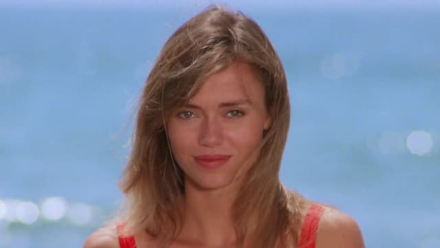 Watch Baywatch S02:E10 - The Trophy, Part 2 - Free TV Shows | Tubi