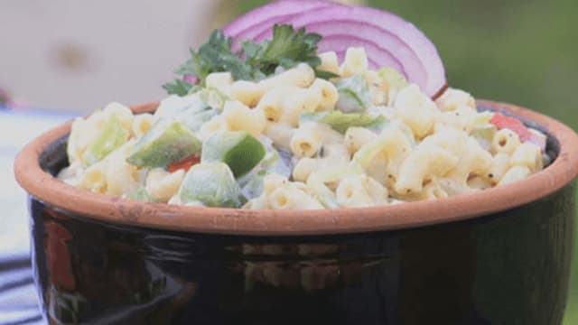 S01:E24 - Classic Macaroni Salad