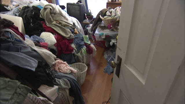 Watch Hoarders S03:E10 - Dawn/Linda - Free TV Shows | Tubi